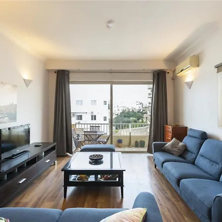 Retreat-hosted By Sweetstay * 斯利马